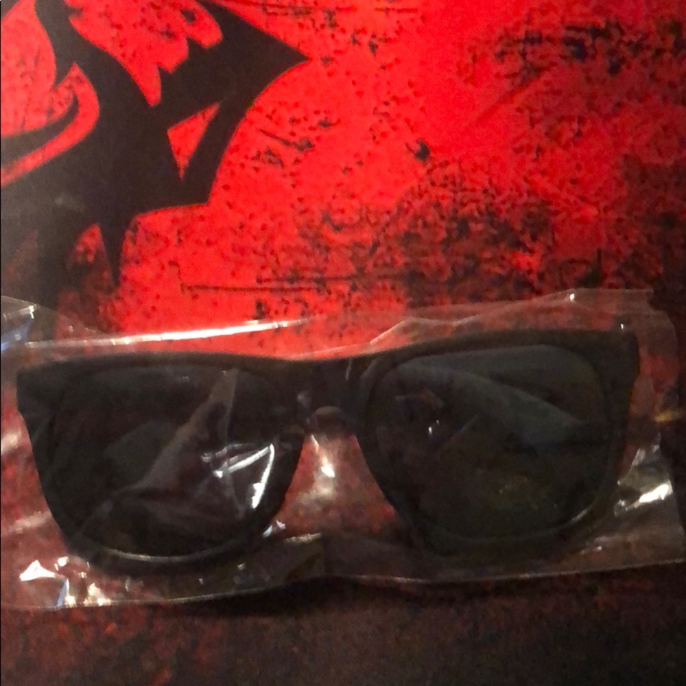 Brand new sunglasses. Never used.